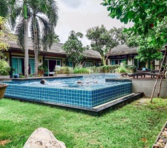 Двухместный номер Deluxe с видом на бассейн двуспальная кровать в Nirundorn Resort