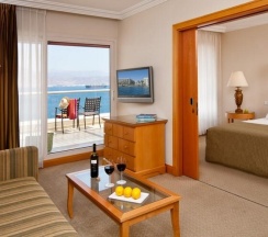 Люкс Deluxe с балконом и с видом на бассейн в Hotel Aria