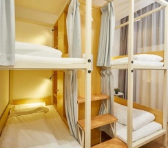 Кровать в общем номере (мужской номер) (общая ванная комната) в Meego Qingwen Hotel