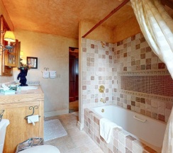 Коттедж с 4 комнатами в Juniper Ridge 16 5000 sq ft, Grand Chateau at Eagle, Expansive Mountain Views by RedAwning