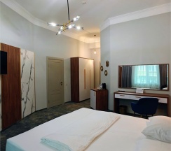 3 этаж I Двухкомнатный номер с двуспальными кроватями в Марис