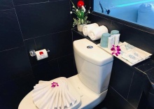 Двухместный номер Deluxe с видом на море двуспальная кровать в Triple L Hotel Patong Beach