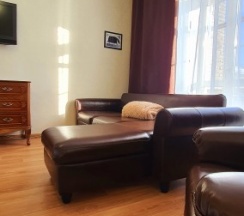 "Comfort class" - просторная 1 комнатная квартира в центре. Октябрьский район. Адрес: Проспект Ленина,54. Пл. Советов 200 м., пл. Ветеранов 500 м., ЦУМ 400 м., пл. Октября 1,5 км. в Квартира-22