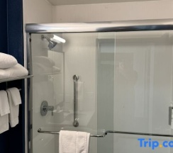 Четырёхместный номер Standard в Spark by Hilton Dallas Market Center