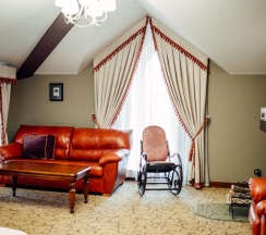 Номер полулюкс с 1 двуспальной кроватью в Барский флигель