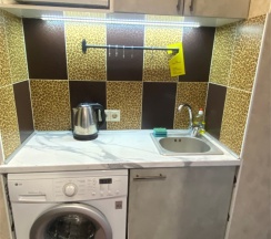 Трехместный номер с кухонной зоной в Joy apartments