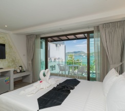 Трёхместный номер Deluxe с балконом и с видом на море в Destination Patong