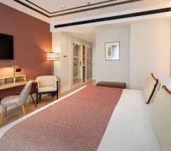 Двухместный номер Superior с видом на город (двуспальная кровать) в Senator Gran Vía 70 Spa Hotel