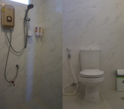 Двухместный номер Superior с балконом и с красивым видом из окна двуспальная кровать в Отель Kata Beachwalk