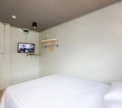 Двухместный номер Standard двуспальная кровать в bloo Hostel