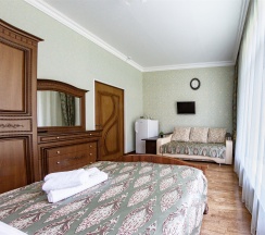 Улучшенный трехместный номер в Mountain Saniba eco hotel