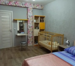 Апартаменты с балконом и с красивым видом из окна в Апартаменты Четырехкомнатная квартира на Димитрова 4