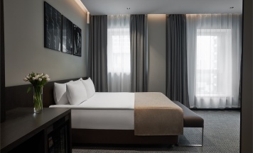 Джуниор Сюит с 1 двуспальной кроватью в Farfour Inn&Suite
