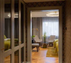 Делюкс в Генрих