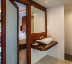 Двухместная вилла с видом на бассейн двуспальная кровать в Howard Johnson by Wyndham Phuket Naiyang