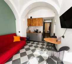 Апартаменты с двумя кроватями, кухней-гостиной  и отдельным входом в Двенадцать