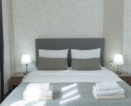 Двухместный полулюкс с балконом и с видом на море двуспальная кровать в Нарт