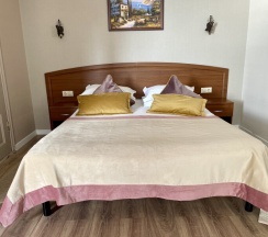 Стандарт с одной большой кроватью в Маяк дом