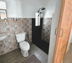Двухместное бунгало Superior рядом с пляжем двуспальная кровать в Secret Beach Bungalows