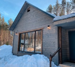 Коттедж с балконом и с красивым видом из окна в GreenHouse