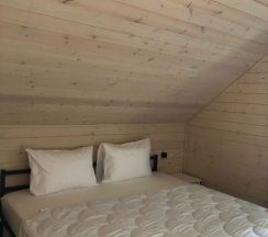 Коттедж с 3 комнатами с балконом и с красивым видом из окна в Лазурный берег