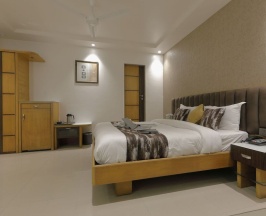Номер Luxury в Hotel Ariana Residency