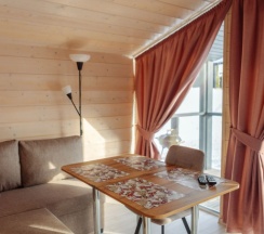 Двухместный коттедж с балконом и с красивым видом из окна 2 отдельные кровати в Северное сияние