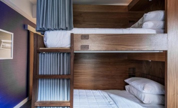 Кровать в общем номере в Found Hotel Boston Common