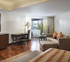 Двухместный Stateroom Loy Dream (двуспальная кровать) в Anantara Riverside Bangkok Resort