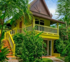 Бунгало с балконом в Chez Charly Bungalow