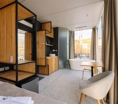 Зеркальный дом Премиум с ванной в Резиденция Северное Сияние