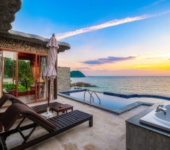 Двухместная вилла с бассейном Grande двуспальная кровать в Отель Panviman Resort Koh Phangan