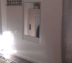 Коттедж с балконом и с красивым видом из окна в Лодж