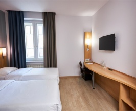 Номер Standard с 2 односпальными кроватями в ibis Сибирь Омск