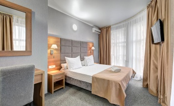 Номер делюкс с балконом в Sea Family Resort & SPA