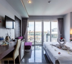 Двухместный номер Honeymoon с балконом двуспальная кровать в 7Q Bangla Hotel