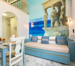Двухуровневый номер в античном греческом стиле в Греческий Олимп