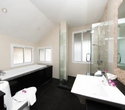 Вилла с 6 комнатами в Villas In Pattaya
