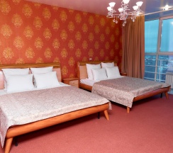 Номер VIP+ с 2 двуспальными кроватями в Пантера