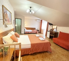 Семейный четырехместный комфорт с балконом и доп местом (4  этаж) в Атриум