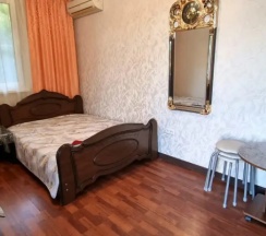 Апартаменты c 1 комнатой с балконом в Кристалл