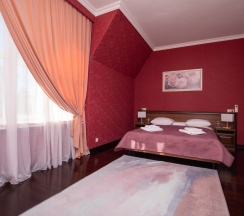 Люкс 2-х комнатный 2-х местный с большой кроватью в Жемчуг