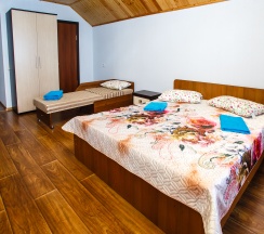 Трехместный номер с двуспальной и односпальной кроватями в Сочи Олимпийский парк Сириус