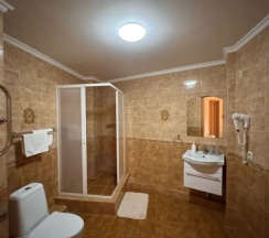 Трёхместный номер Superior с балконом и с красивым видом из окна в Папа