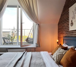 Видовая квартира на мансарде с террасой. Дом комфорт-класса "Royalpie". Царское село. НИИ Турнера, ЭКСПОФОРУМ. в Rauktis apartments