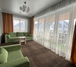 Улучшенный люкс с панорамным видом на горы в Шатун