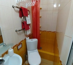 Двухместный номер Standard с балконом и с красивым видом из окна двуспальная кровать в Тихий домик