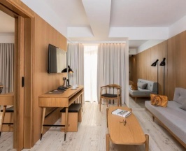 Трёхместный полулюкс в Ibis Styles Heraklion Central
