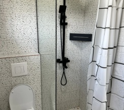 Коттедж с 3 комнатами с балконом в Амиго Хаус