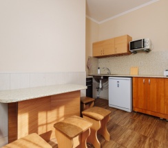 Стандарт  с двуспальной и односпальной кроватями и кухней ( на два номера ) до 3 гостей в Дельфин парк